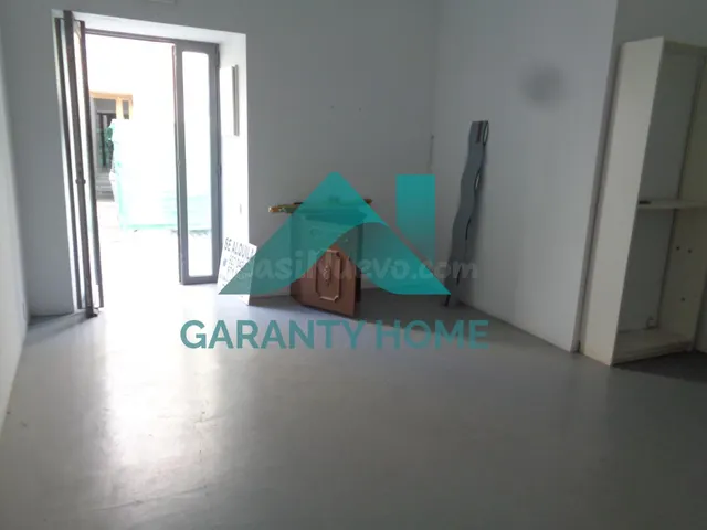Se alquila local comercial en zona PIZARRO
