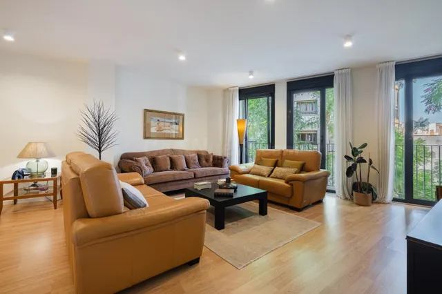 Amplio Piso en Venta en el Corazón de Almería — 3