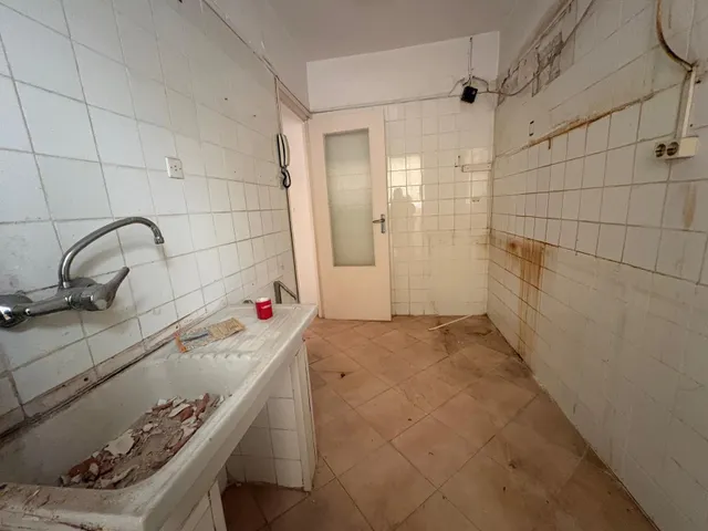 FANTÁSTICO PISO CON TERRAZA Y VISTAS A LA BAHIA. EN PERIODO DE PUJAS AL ALZA HASTA EL 08/10 — 18