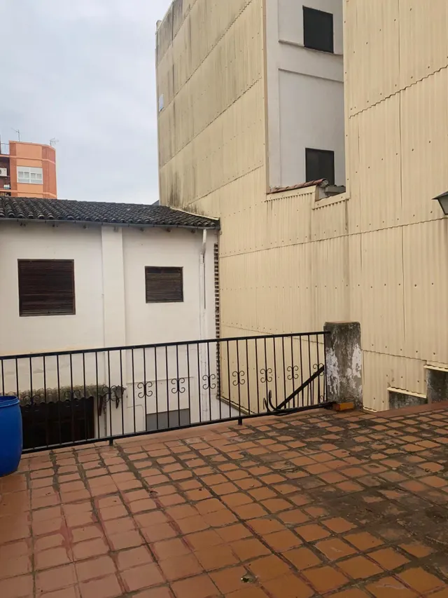 CASA CON MUHAS POSIBILIDADES CERCA DE LA PLAZA DE LA CONCEPC - foto 3