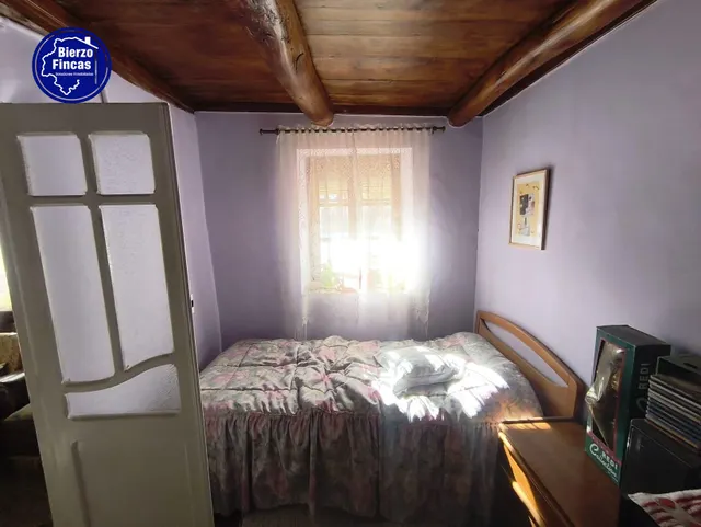 **se vende casa para reformar en villafer, León** — 8