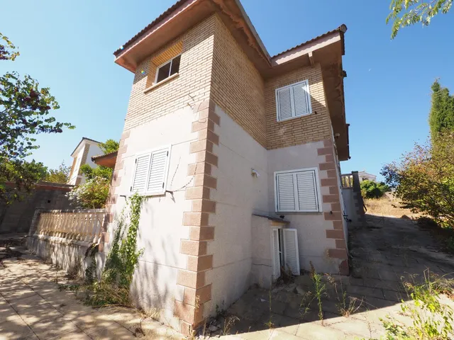 Se vende casa en Mediona, urbanización sant elies — 40