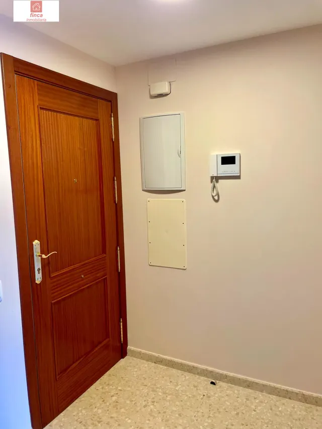 ALQUILER PISO EN BADAJOZ, DETRAS HOSPITAL UNIVERSITARIO, PISO SIN AMUEBLAR, COCINA AMUEBLADA Y EQUIPADA, CLIMATIZADO, CON ASCENSOR Y GARAJE, LUMINOSO — 19