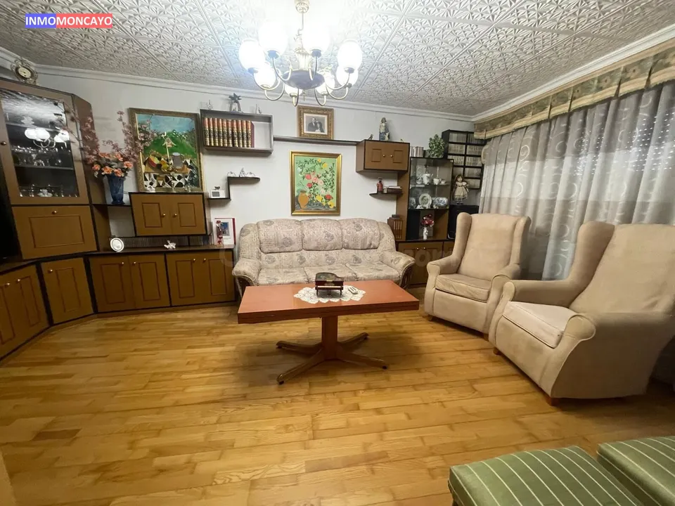 SE VENDE ESTUPENDO PISO EN NOVALLAS (ZARAGOZA)