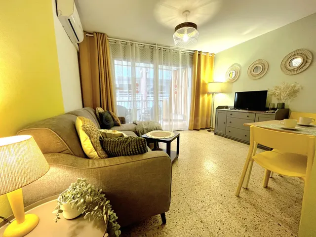 Apartamento con licencia a 100m de la playa Llevant