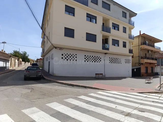Local comercial en edificio de nueva promoción en Cobatillas - foto 2