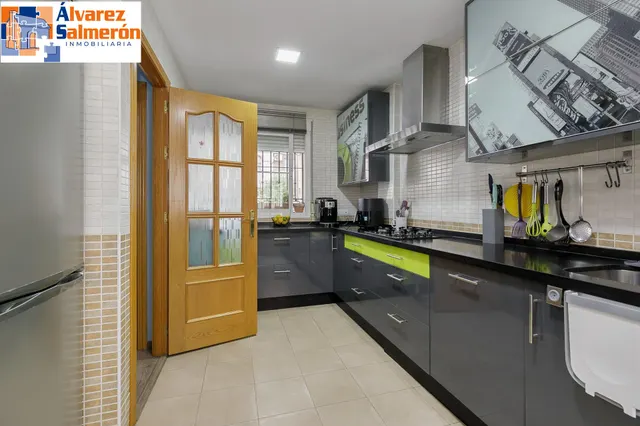 ¡Tu nuevo hogar te espera en Churriana de la Vega! Casa adosada con patio, garaje y futura parada de metro a pocos pasos. — 8