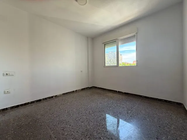 Amplio y Luminoso Apartamento en Altozano, Alicante — 7