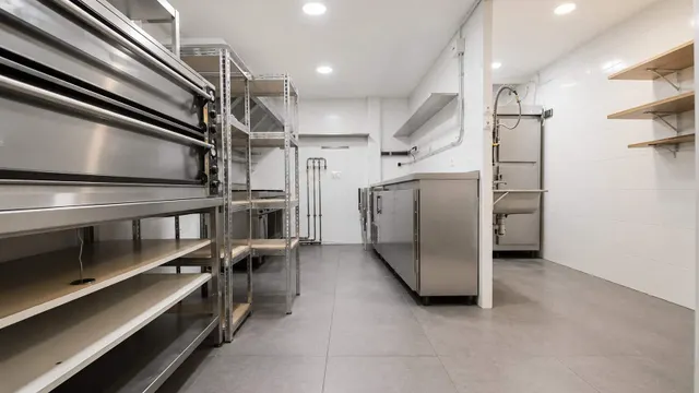 Restaurante con licencia c3 en traspaso en l´eixample esquerra — 12