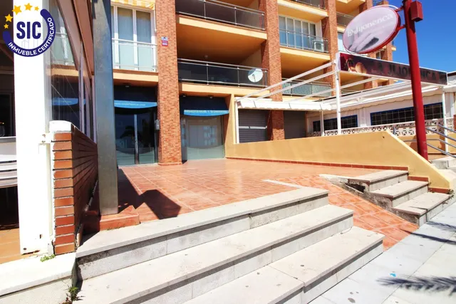 Local comercial actualmente oficina muy bonita en 1ª línea de la playa de Morro de Gos — 8