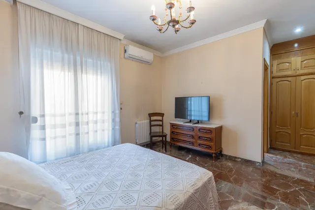 Casa en esquina en venta en Las Gabias — 30