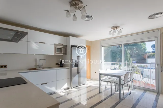 Casa en venta con impresionantes vistas al mar, piscina desbordante y ascensor — 7
