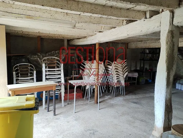 CASA DE PIEDRA CON AMPLIA PARCELA. ESCOBEDO DE VILLAFUFRE. — 30