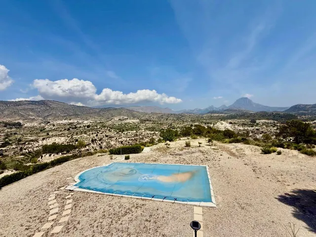ESPECTACULAR VILLA DE LUJO CON PISCINA PRIVADA Y VISTAS AL PAISAJE EN RELLEU — 41