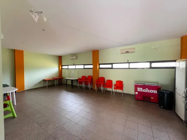 GRAN PISO DE 6 DORMITOTIOS CON PISCINA — 28