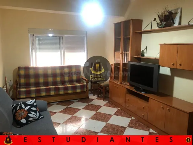 EST/ Piso amueblado para ESTUDIANTES con TRES dormitorios en