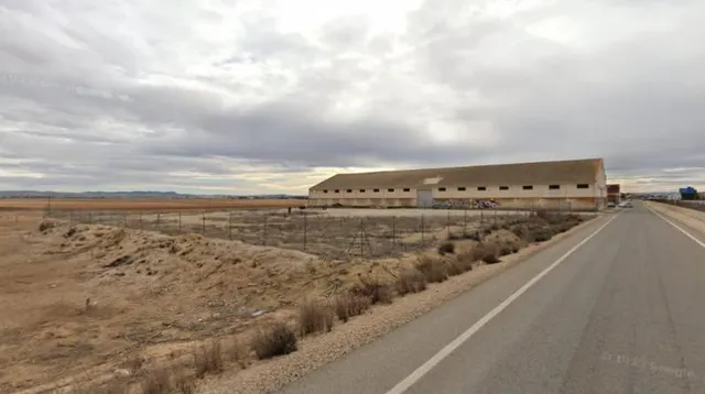 SOLAR INDUSTRIAL 1.965 M2  EN P.I. LA ROMICA N-322 — 6