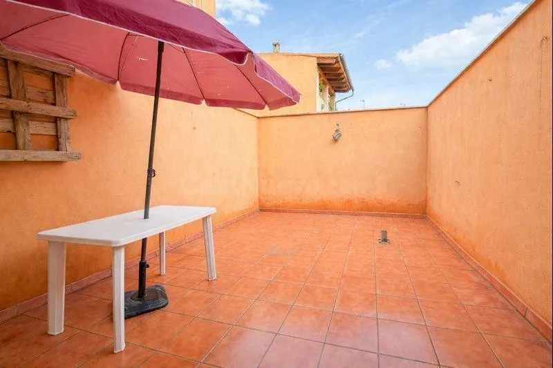 ACOGEDORA PLANTA BAJA CON TERRAZA Y TRASTERO