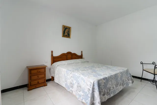 CASA DE DOS PLANTAS EN VENTA — 12