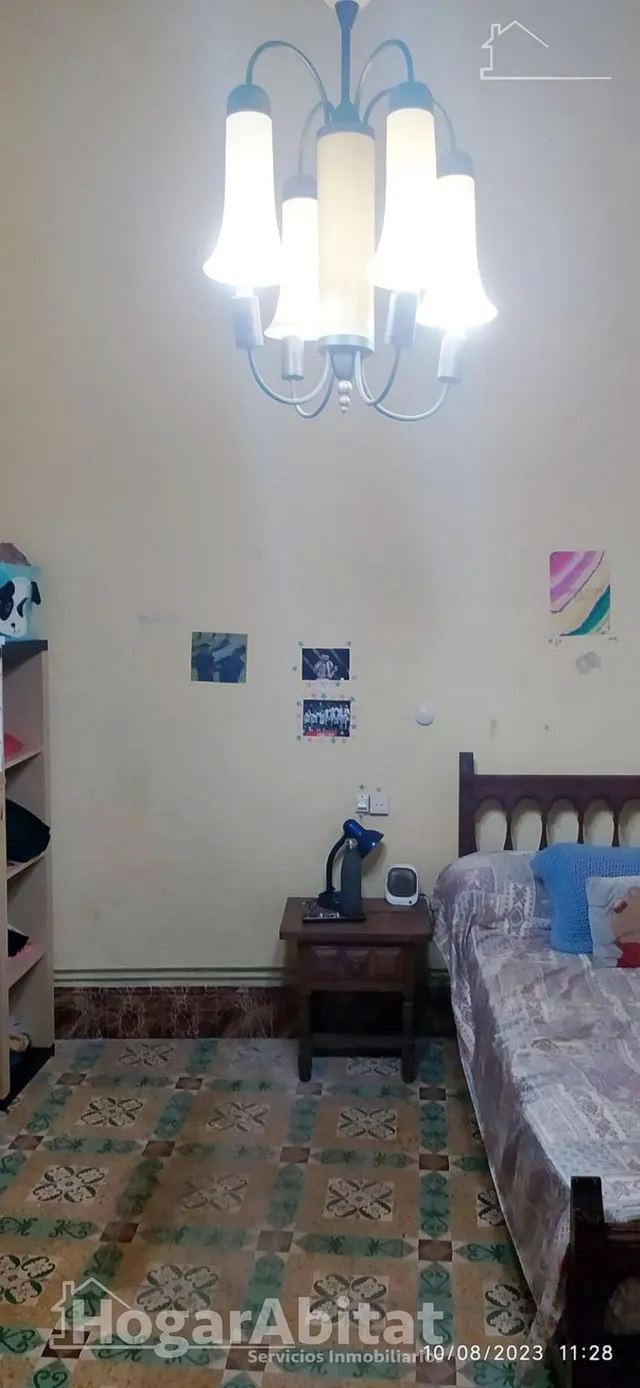 AMPLIA CASA CON MUCHA POSIBILIDAD Y TERRAZA — 11
