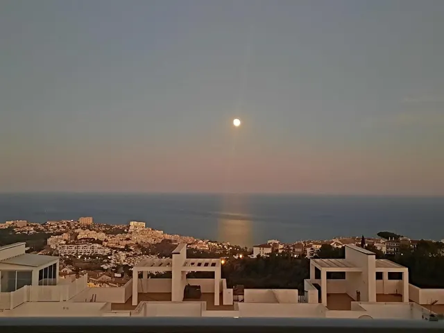 Benalmádena Pueblo - Espectacular Atico Duplex 2 Dormitorios, Vistas al Mar, Solarium, Garaje y Trastero — 2