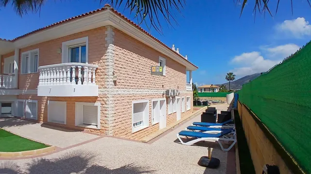 IMPRESIONANTE CHALET EN ALFAS DEL PI — 38