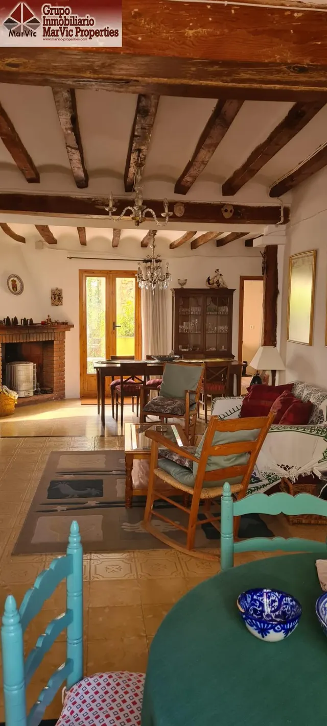 Amplia Casa Reformada en Sella con Piscina y Chimenea — 26