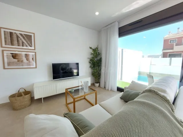 VILLA DE 3 DORMITORIOS Y 3 BAÑOS EN SAN PEDRO DEL PINATAR (MURCIA) — 4