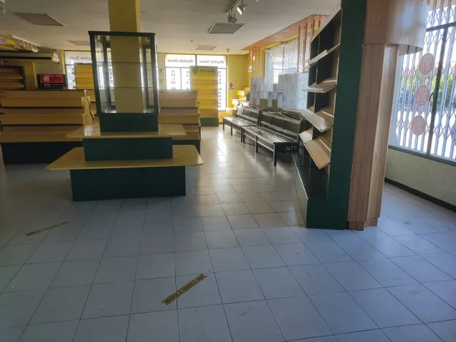 LOCAL COMERCIAL EN AVDA. ADOLFO SUAREZ — 2