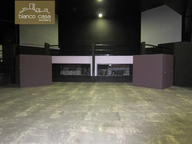 Emblemático local de 1.000m2 en el centro de Carballo por 1. - foto 2