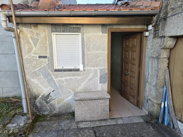 CASA reformada, con finca llana 3.300 m2 a 10 km. XINZO DE LIMIA. — 19