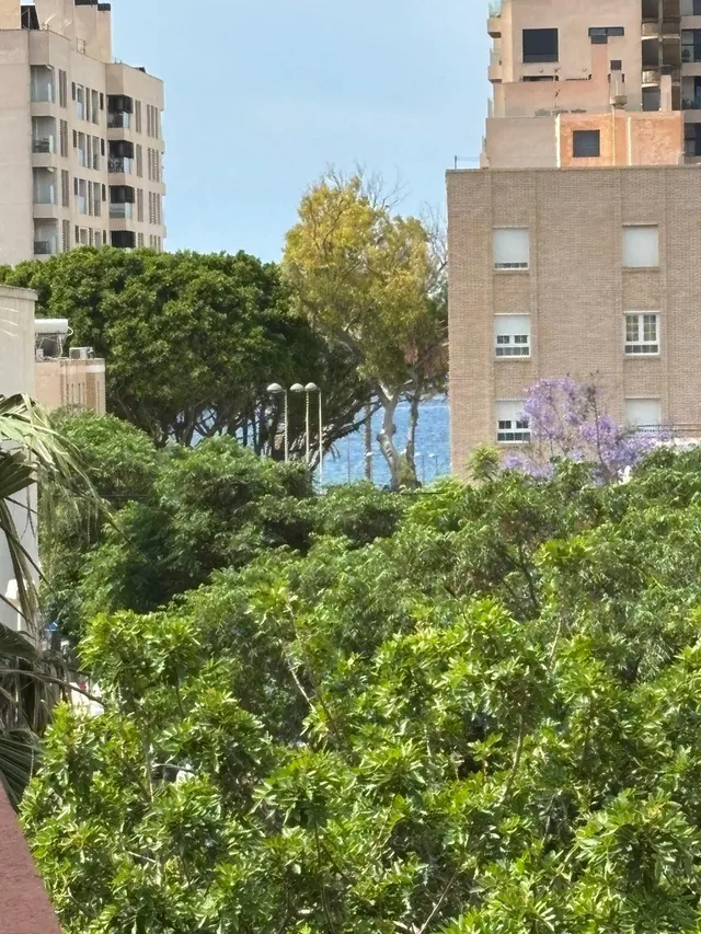 EXLCLUSIVA CASA PAREADA REFORMADA A SOLO 2 MINUTOS DE LA PLA