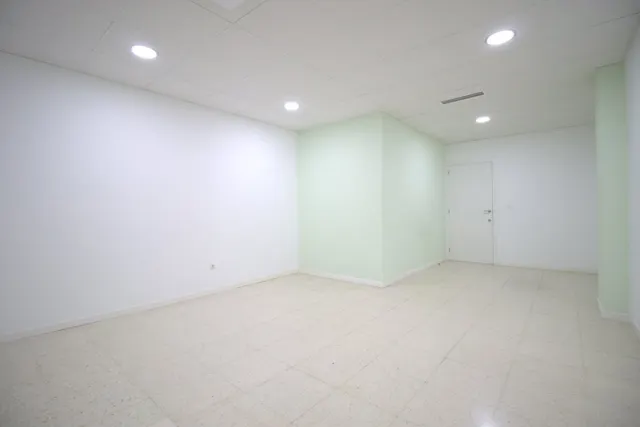 Se alquila entresuelo comercial — 10