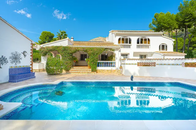 Villa Montgó. Villa tradicional en venta en las laderas del 