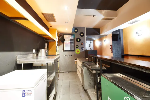 LOCAL CON LICENCIA EN CATARROJA — 12