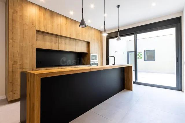Casa en el centro reformada a estrenar con patio y terraza!