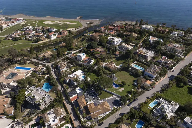 Chalet 5 habitaciones 400m² en venta - Costa Del Sol - foto 4