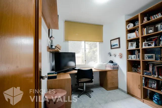 Casa con terraza, jardín y amplios espacios — 23