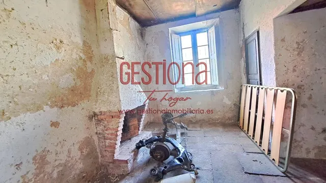 MAJESTUOSA CASA PARA REFORMAR. SOBA — 16