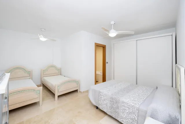 Dúplex de 4 dormitorios con vistas al mar, terraza y piscina en Velilla-Taramay — 39