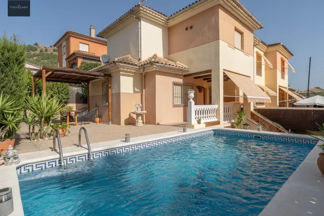 EXCLUSIVA VIVIENDA CON PISCINA PRIVADA EN URBANIZACIÓN "EL TORREÓN" EN ALBOLOTE. — 42