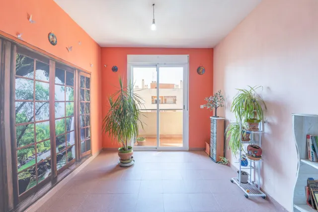 Amplia vivienda VPO con terraza, garaje y excelente ubicación junto a Avenida Juan Pablo II — 8