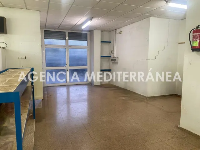 ¡Gran oportunidad de inversión y negocio en Ayora! Local com