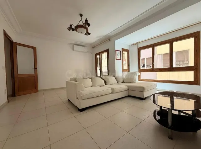 ALQUILER DE AMPLIA VIVIENDA DE 4 DORMITORIOS ZONA CENTRO TRA