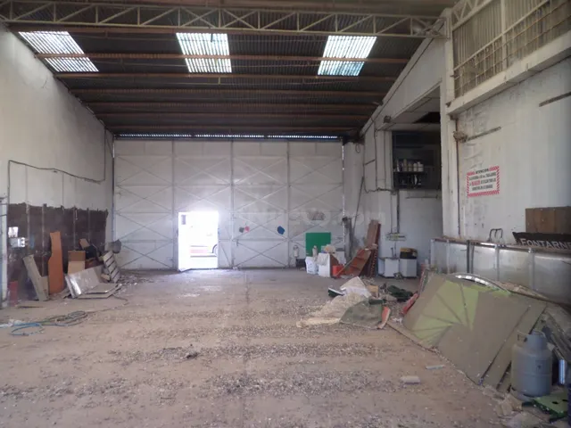 Se vende solar de 2000m2 con una nave de 508m2 en una de las