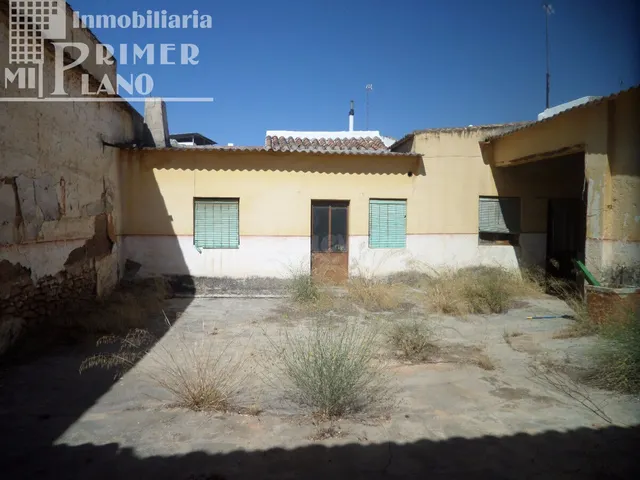 Se vende casa-solar en pleno centro de Tomelloso con 390m2 d