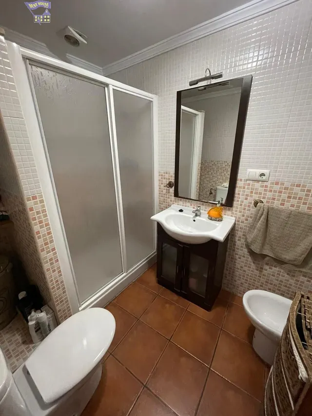 SE VENDE CASA EN ZONA DEL BARRIO BAJO — 15