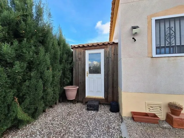 Chalet pareado con amplia parcela y grandes posibilidades de ampliación en Castalla internacional — 32