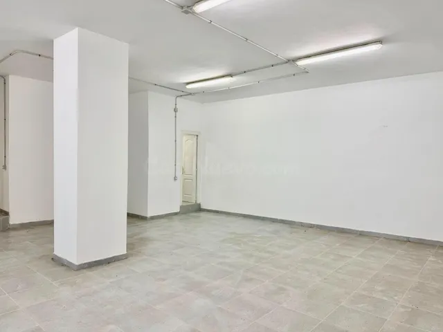Amplio local comercial con gran potencial en pleno centro de - foto 3