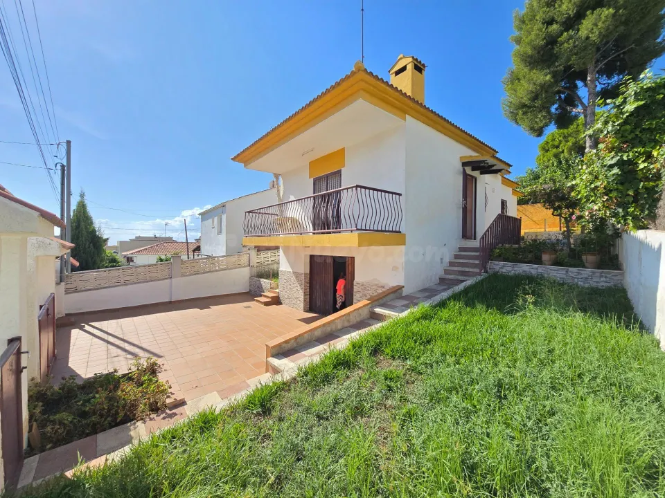 CASA IDNEPENDIENTE, GARAJE Y POSIBILIDAD DE PISCINA, CAN NICOLAU, CUNIT